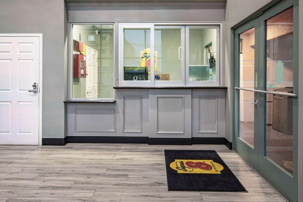 Super 8 by Wyndham North Hollywood